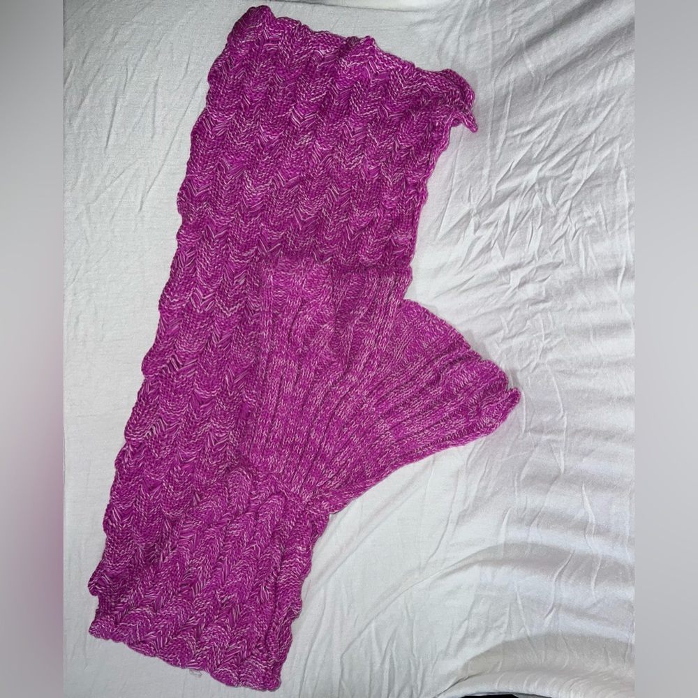 Girls Mermaid Tail crochet blanket - new with package ( Pink and White stitch ) - Picture 7 of 8
